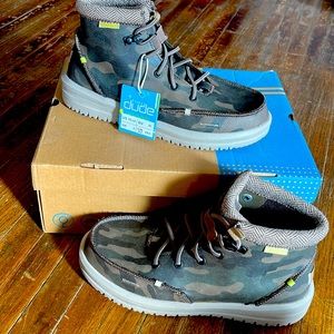 Size 5y-6L Hey Dudes. Camo never worn. Son didn’t like the fit.